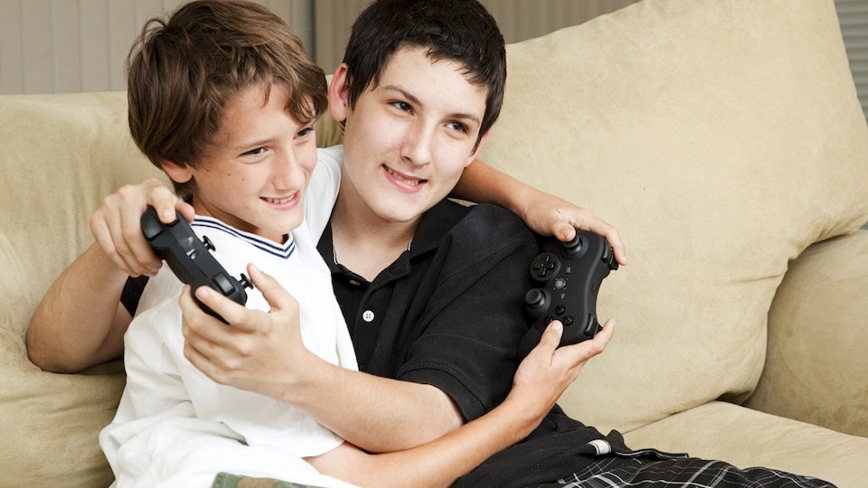 Fake Gamers of the Week: That Can't Be A Comfortable Way To Play