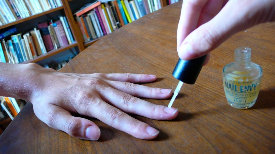 How to Give Yourself A Shabby Chic Antique Manicure