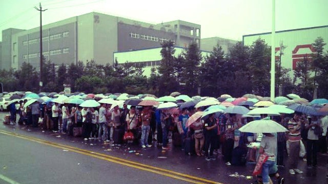 Thousands Line Up To Make Your Hardware