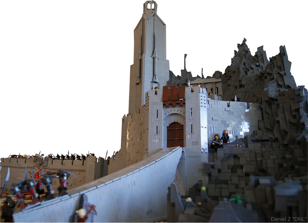 At Dawn, Look to the East for This Incredible Lord of the Rings LEGO Diorama
