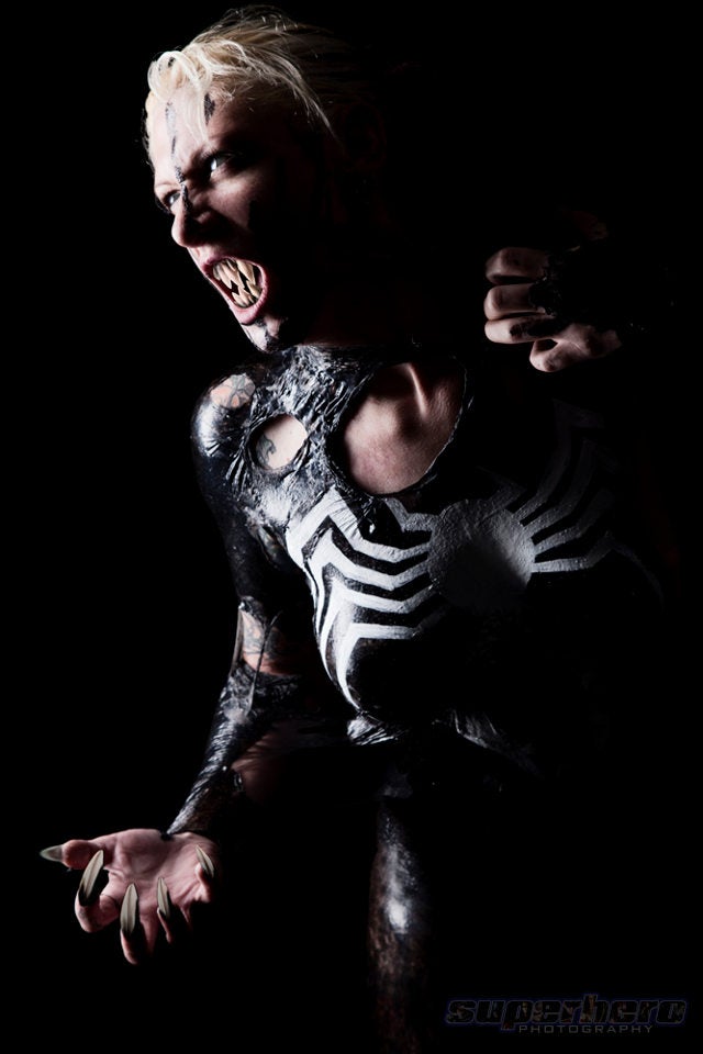 Sexy Venom cosplay makes good use of liquid latex