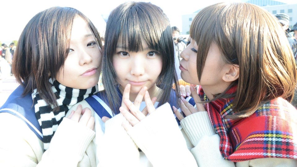 Schoolgirl Cosplayers Reborn as Pastel Haired Popstars!