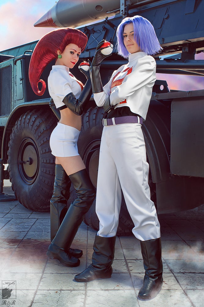 Samus and Link Walk Into a Cosplay Convention...