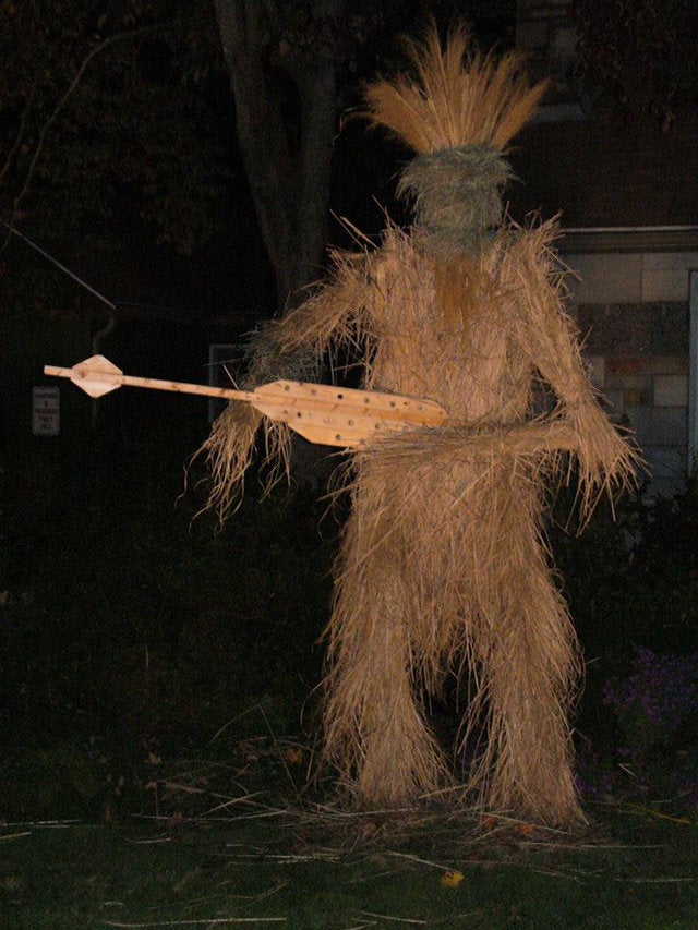 Star Wars made entirely out of scarecrows wins best Halloween lawn on this Earth
