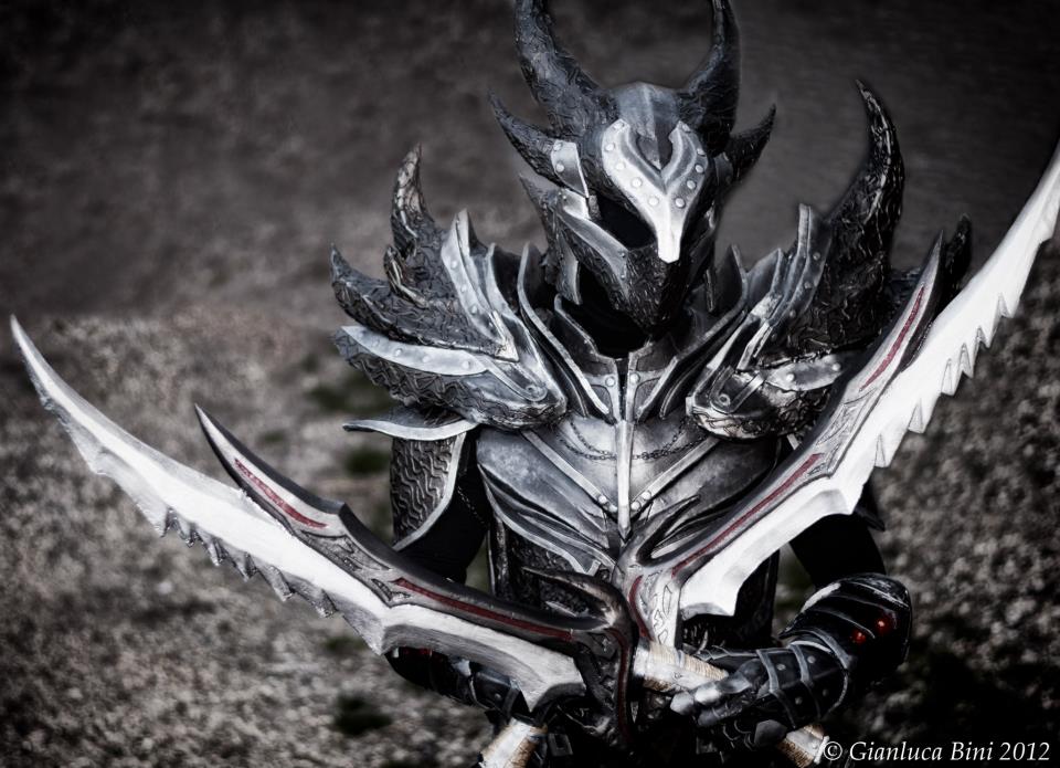 Real Man Becomes Walking Horror Inside Skyrim's Daedric Armour