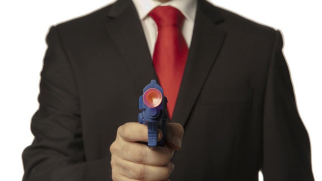 Litterbug Frightens Net Cafe Attendant With Fake Gun