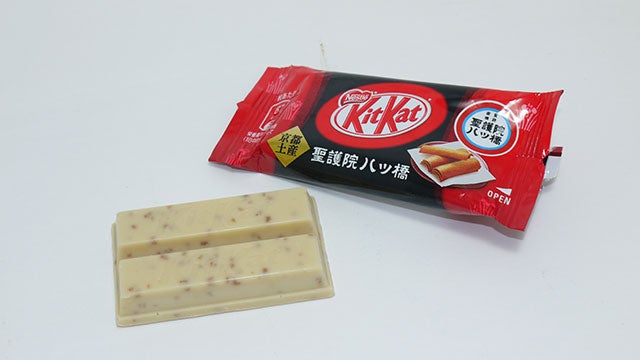 15 Flavors of Japanese Kit Kats: The Snacktaku Review