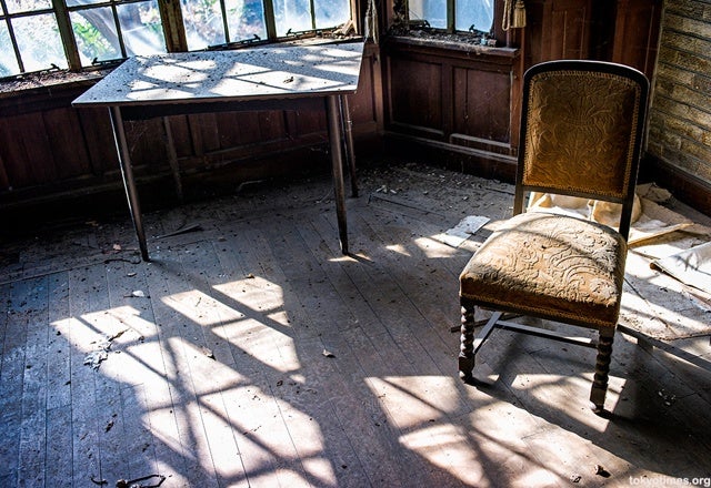 This Modern Japanese Ruin Would Make a Fascinating Computer Game