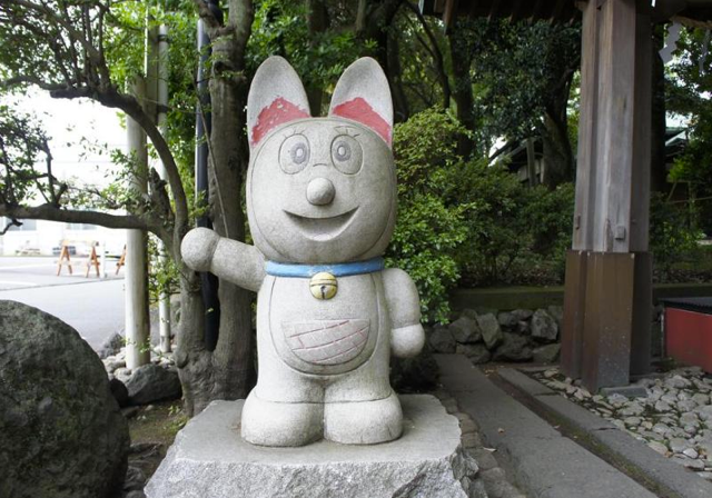 Japan's Cute and Nerdy Stone Statues Will Delight You