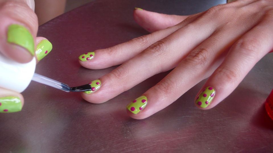 How To Do A Polka-Dot Manicure