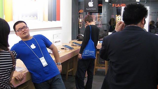 Fake Chinese Apple Store Looks Amazingly Real