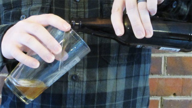 Aim for the Middle of the Glass to Pour Beer Perfectly