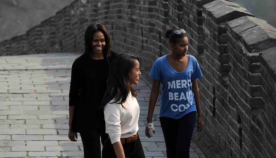 Chinese Authorities Prevent First Lady From Buying Obama-Mao Apparel