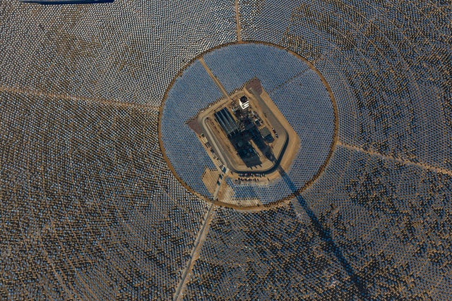 La planta solar más grande del mundo ciega a los pilotos cercanos