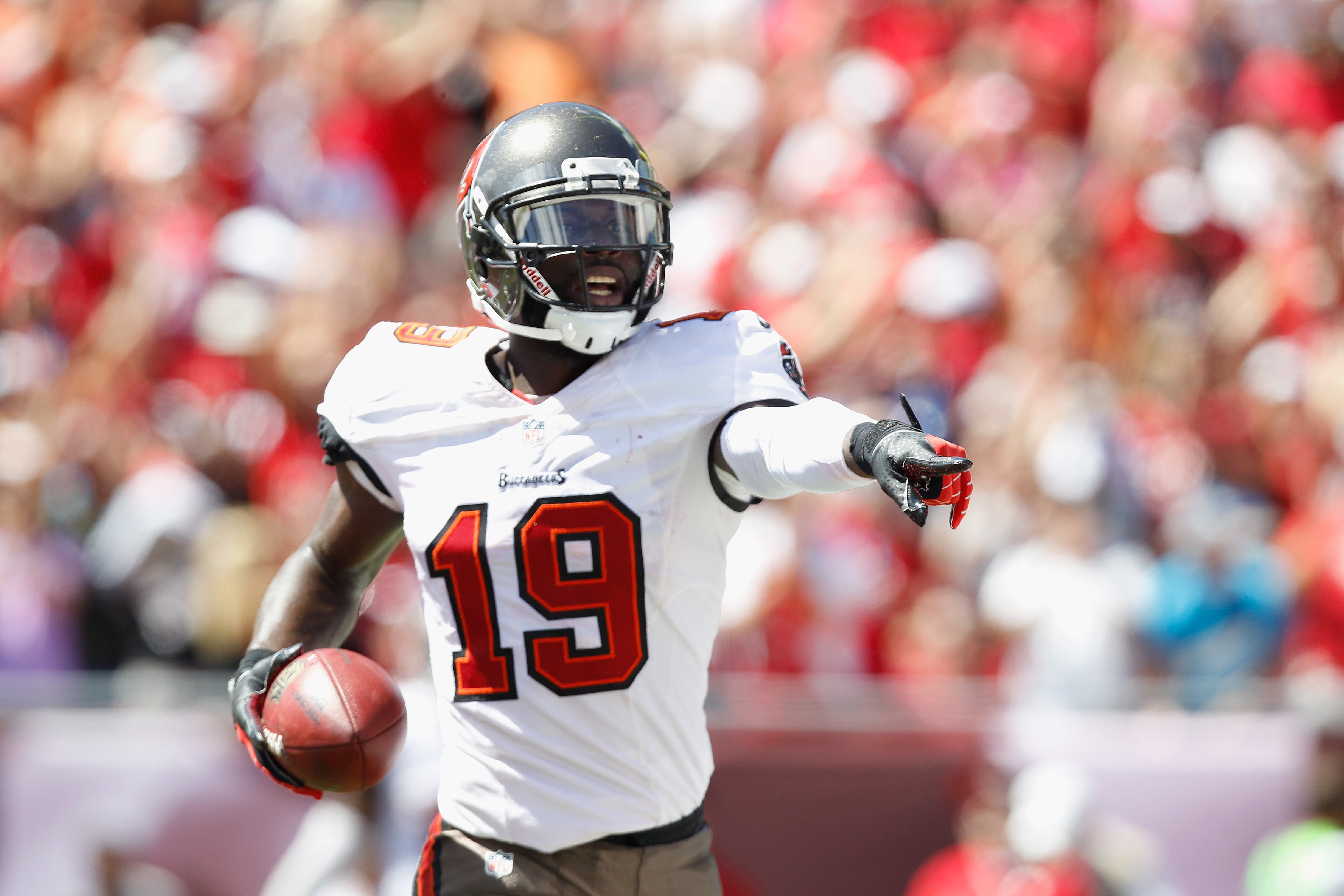 Report: Bucs WR Mike Williams Stabbed; Brother Is Suspect