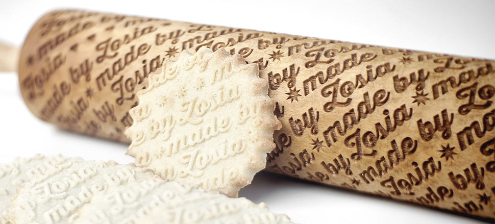 Embossed Rolling Pins Let Bakers Sign Their Creations