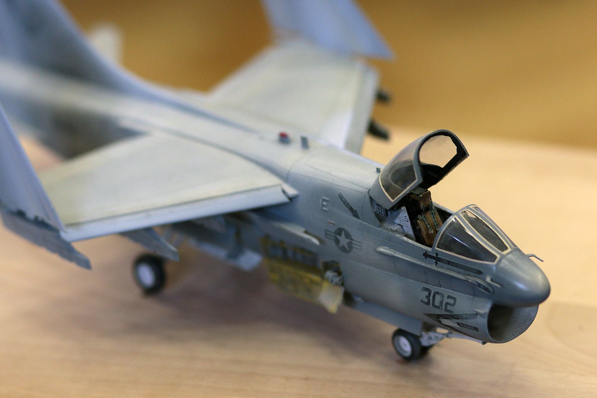 Incredible Scale Models of War Scenes, from World War II to Warhammer 40K