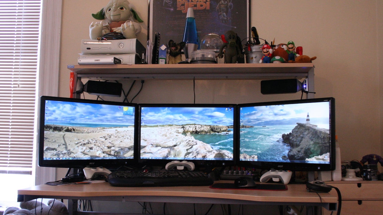 How To Set Up Triple Monitors For Super-Widescreen Gaming ...