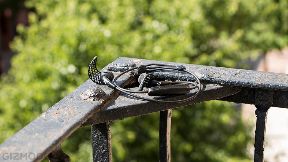 Jaybird Freedom Review: Tiny Bluetooth Earbuds That Actually Fit