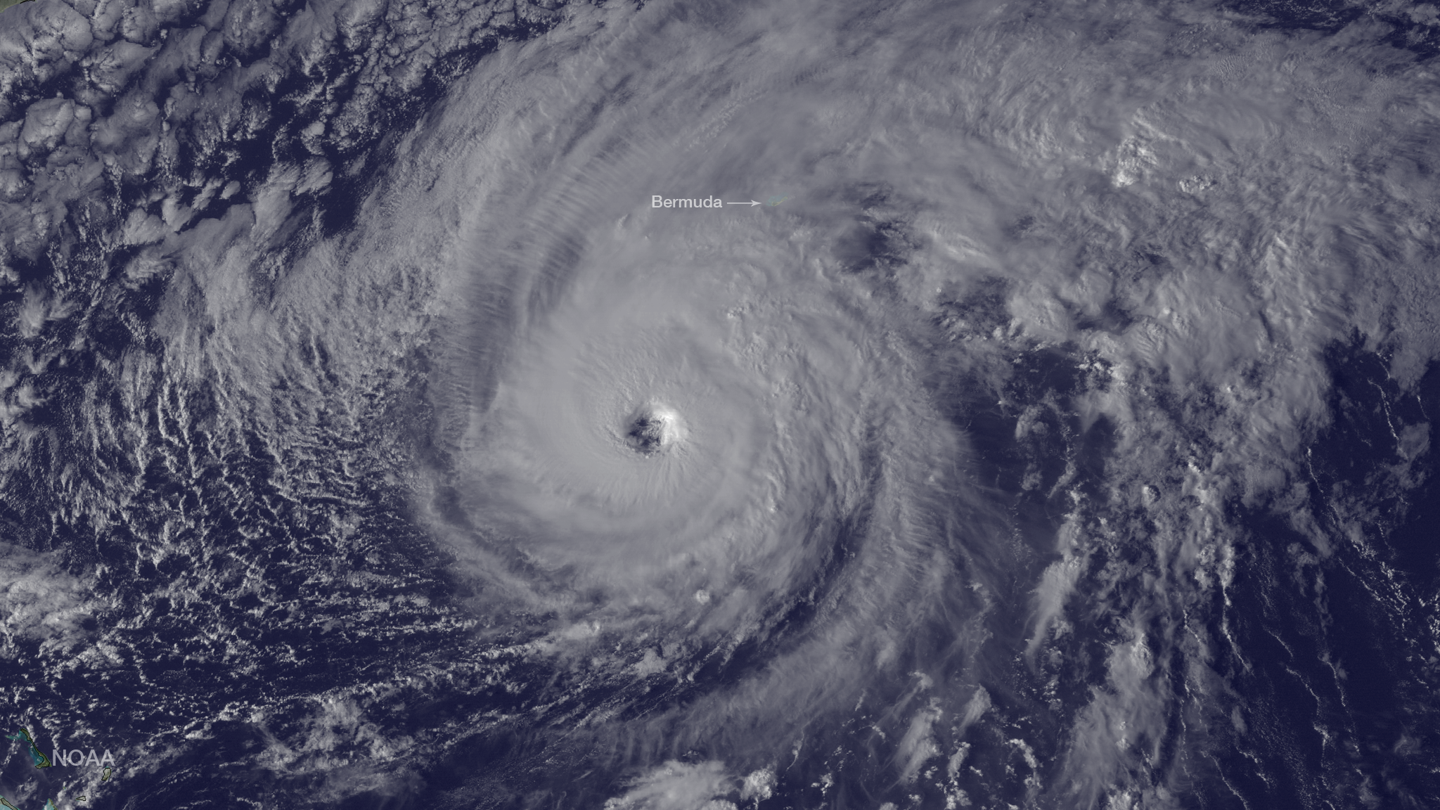 An Extremely Dangerous Hurricane Is Clobbering Bermuda Gizmodo Australia