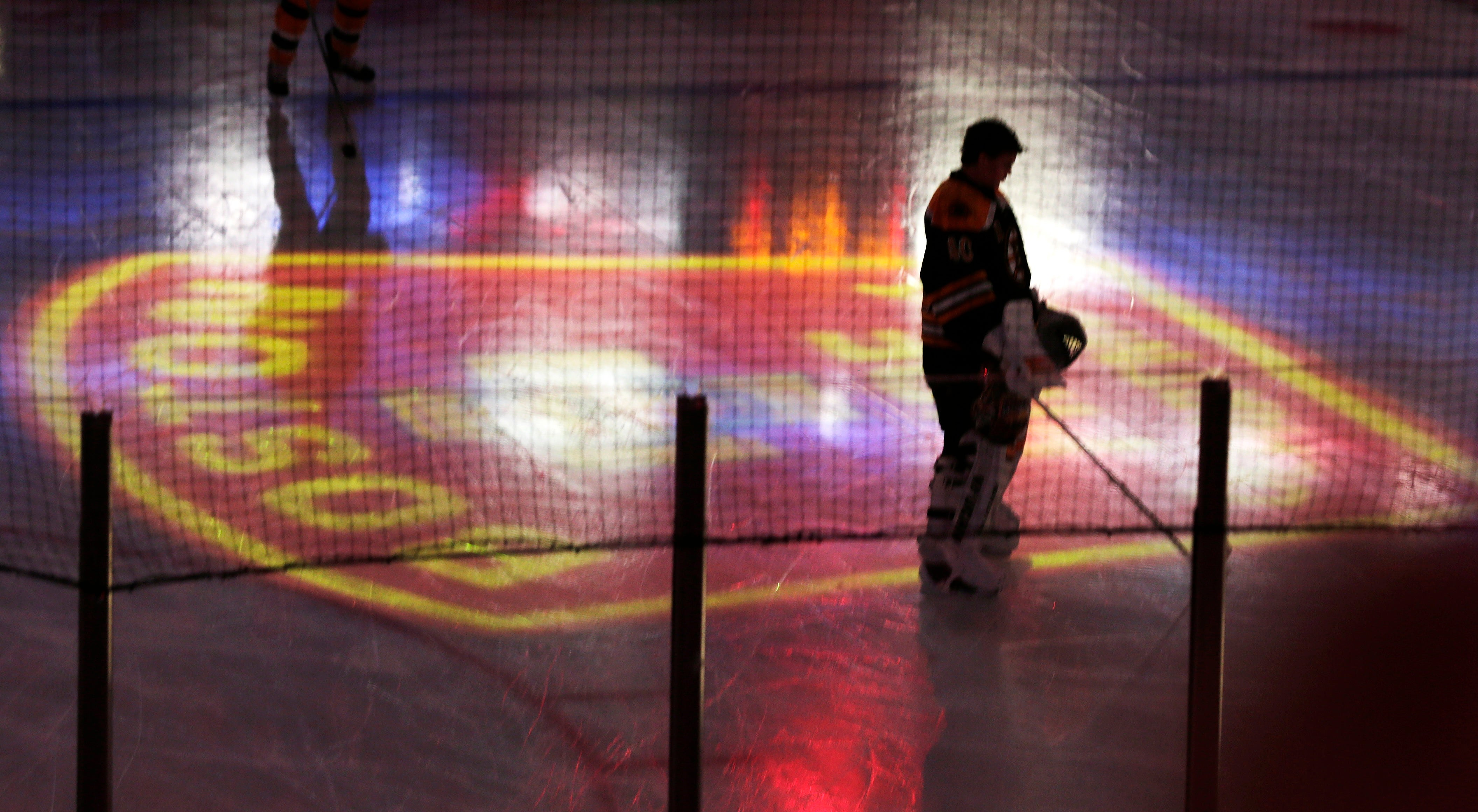[Before the game against the Blackhawks, the Boston Bruins hono…