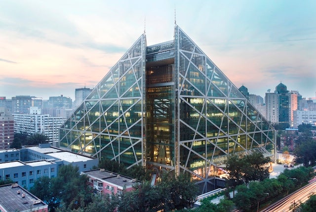 Robots, Modern Art, Star Wars Collide in Beijing&#39;s Glass Pyramid