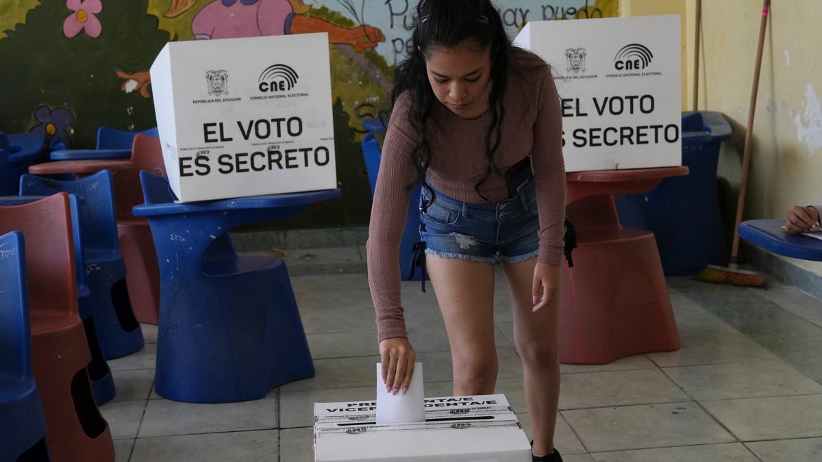 Daniel Noboa Heir To Banana Fortune Wins Ecuadors Presidential