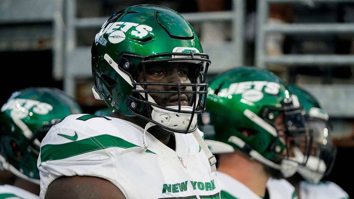 Jets Mekhi Becton Must Stay Healthy To Protect Aaron Rodgers