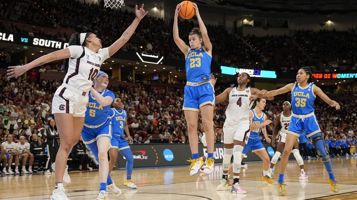 Women S Top 25 Roundup No 3 UCLA Survives Vs Princeton 77 74