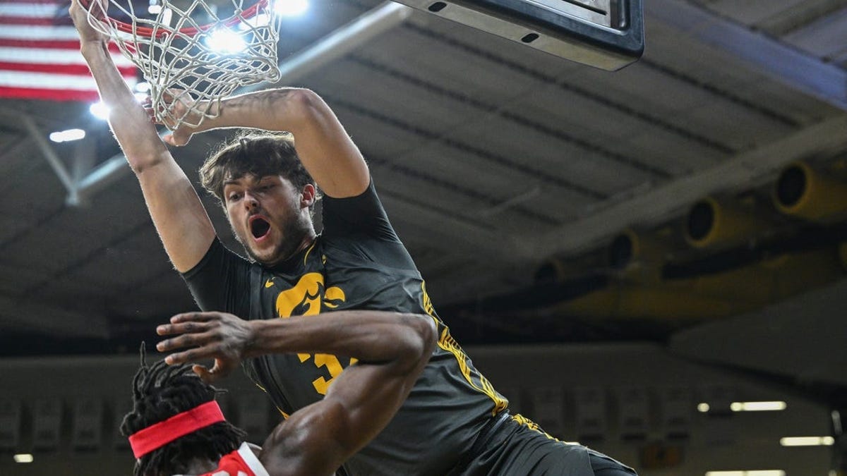 Iowa Pulls Out Close Win Over Slumping Ohio State