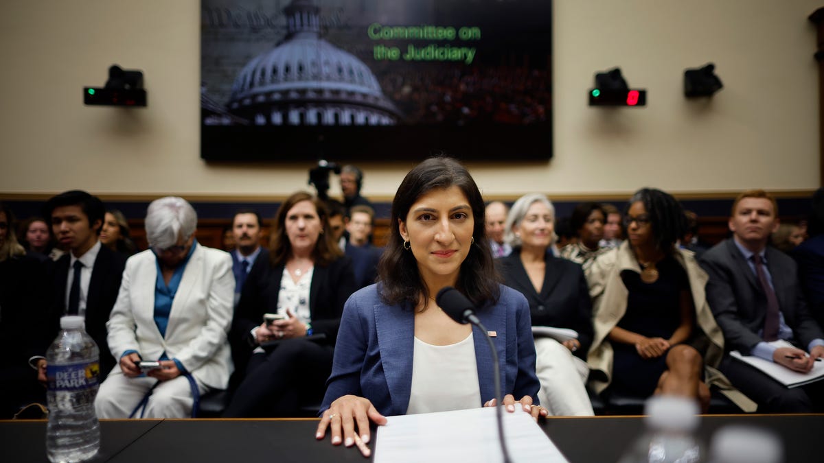 Who Is Lina Khan The Controversial Ftc Chair