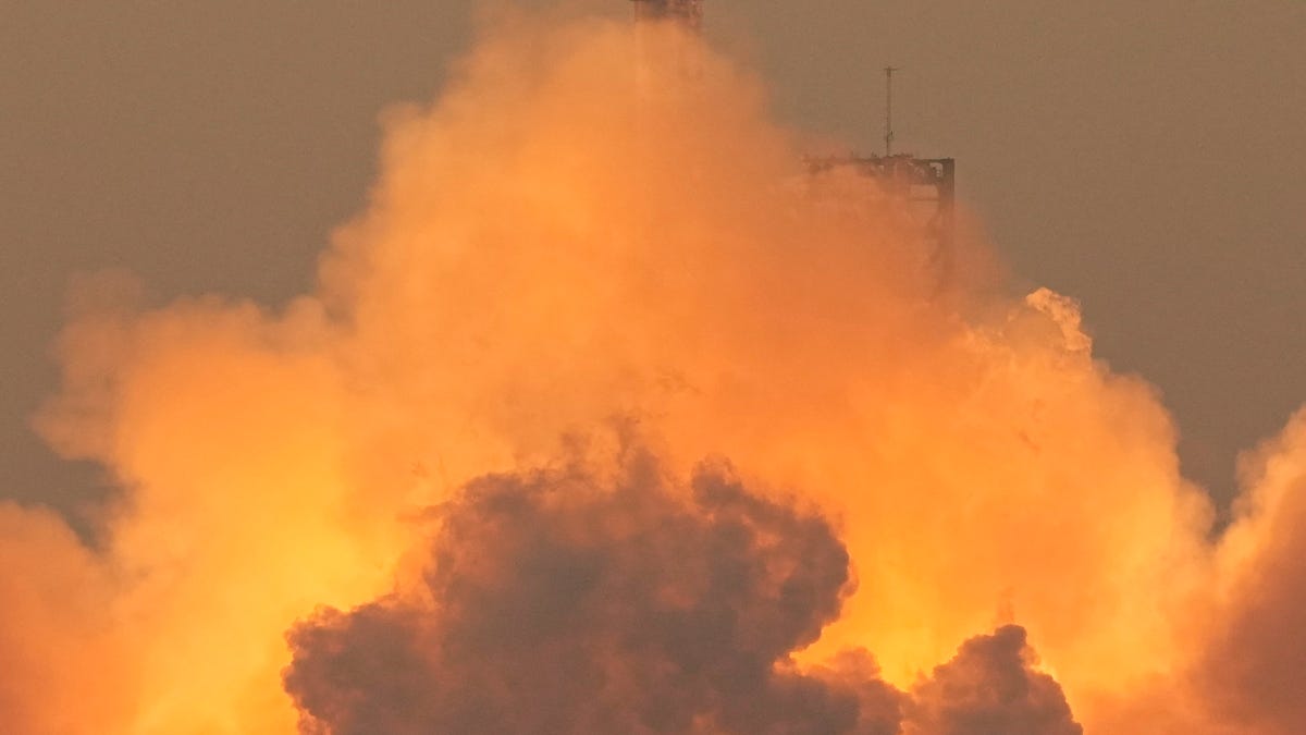 Spacex Launched Its Giant New Rocket But Explosions End The Second Test