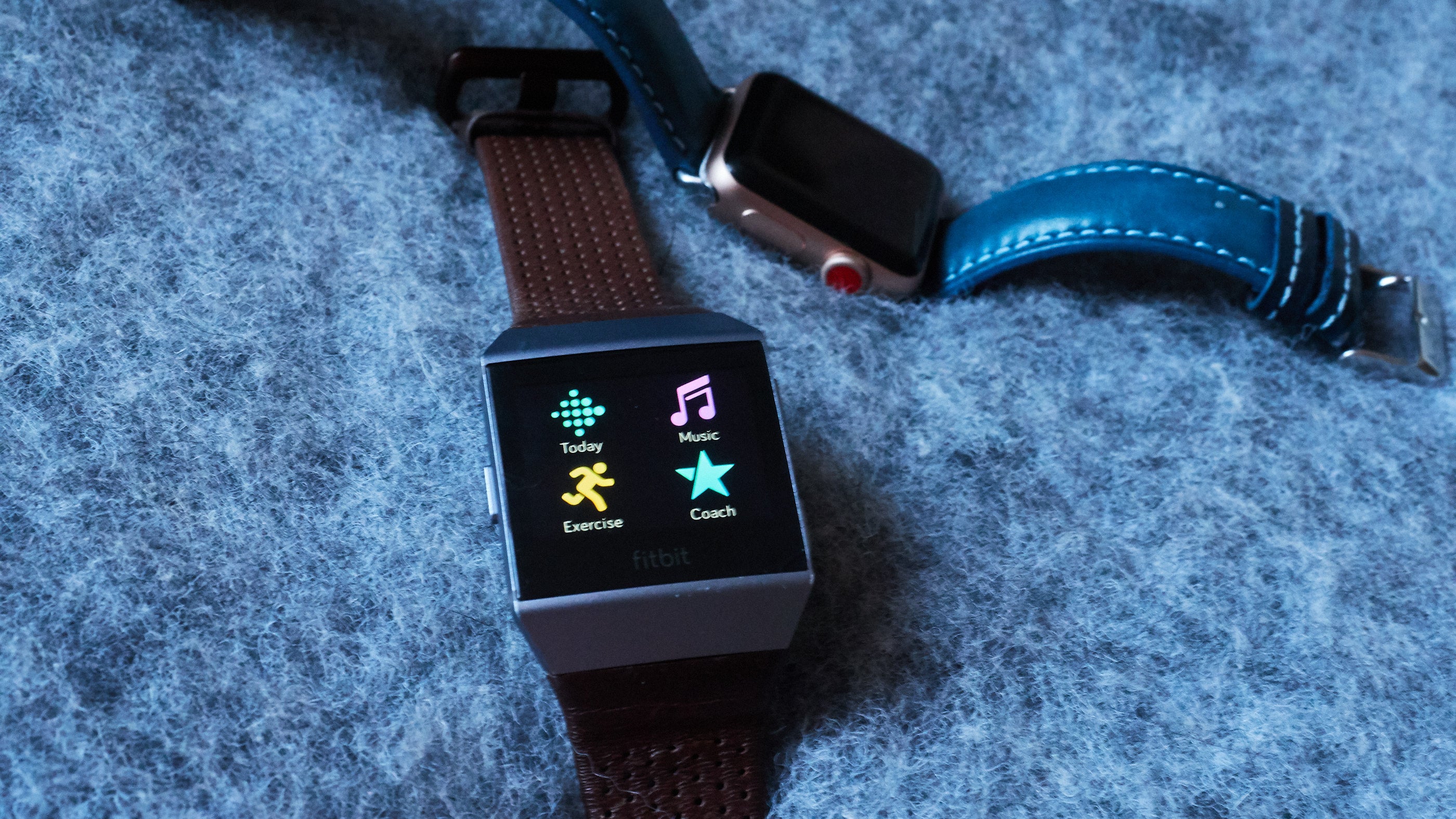 apple watch vs ionic fitbit