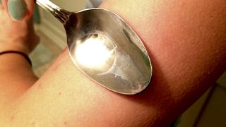Use A Hot Spoon To Instantly Relieve Itchy Bug Bites