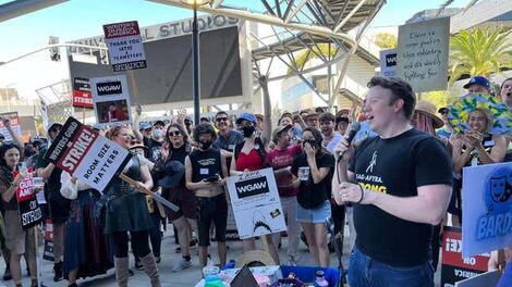 Luchando contra las fuerzas del mal en <i>Dungeons &amp; Dragons -</i> Línea de piquete temática en Hollywood