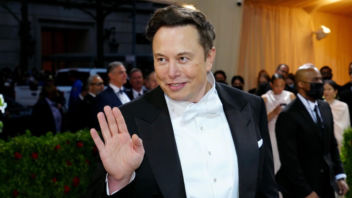 Elon Musk supuestamente expuso su pene erecto a un empleado de SpaceX
