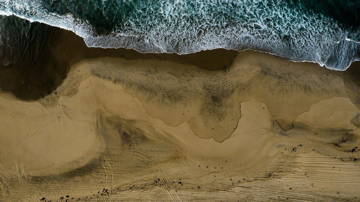 8 Devastating Aerial Photos of California's Oil Spill
