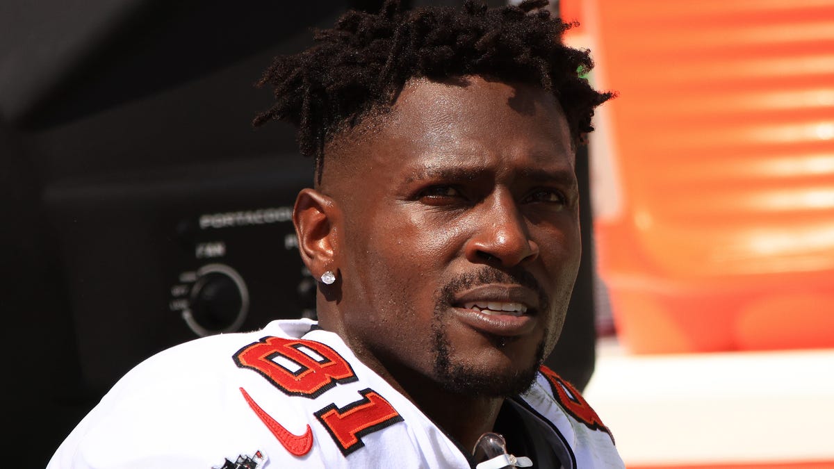 Antonio Brown’s chef turns out to be a whistleblower!