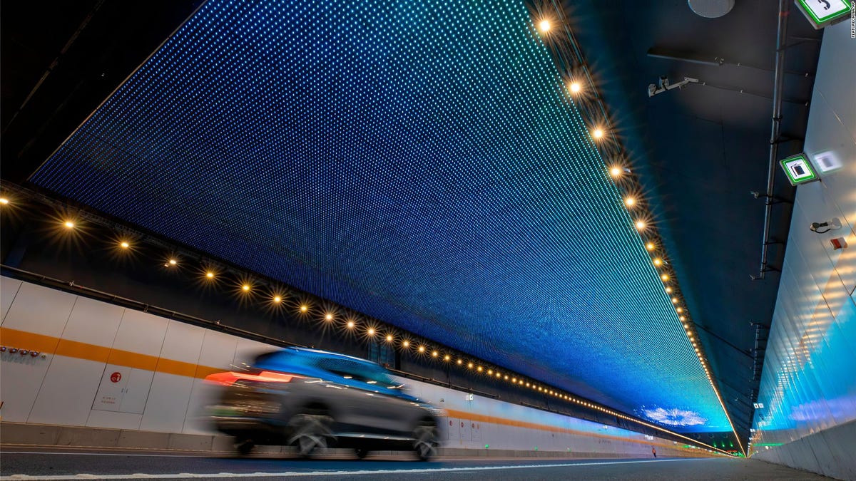 Chinas neuer längster Unterwassertunnel hat eine LED-Decke
