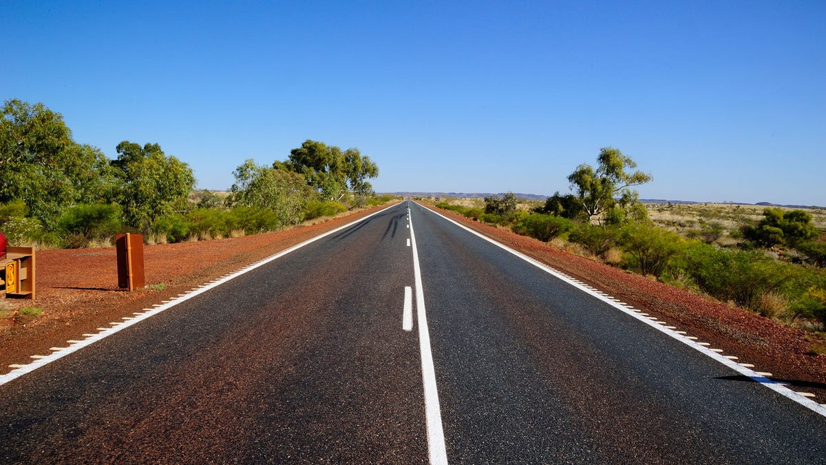 Ein Lastwagen wirft tödliche radioaktive Pillen im australischen Outback ab