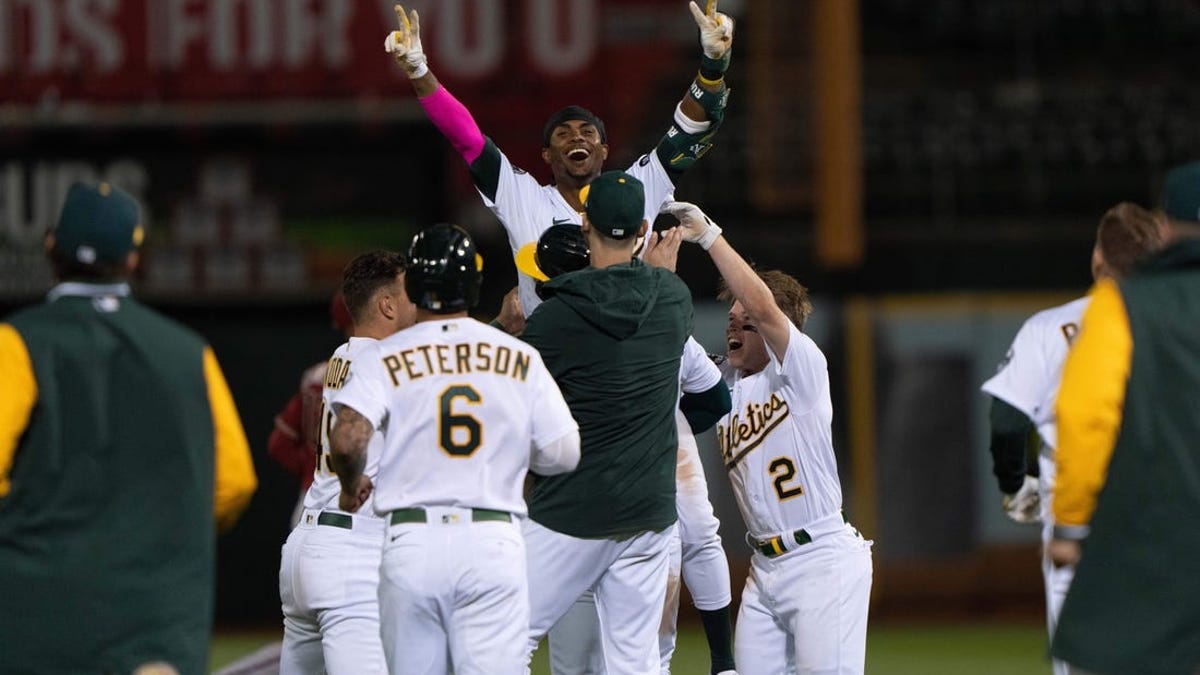 Read more about the article A’s, D-backs return for rubber game after marathon contest