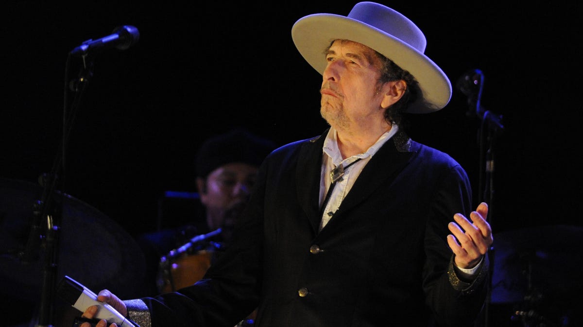 Bob Dylan Amits to Using 'Autopen' Device to Sign 9 So-Called 'Hand Signed' Books