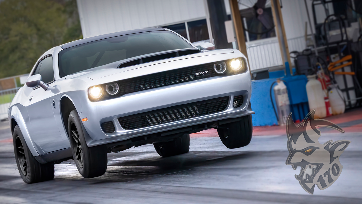 Dodge Challenger Demon 170 развивает мощность 1025 л.с. и преодолевает 1/4 мили за 8,91 секунды.