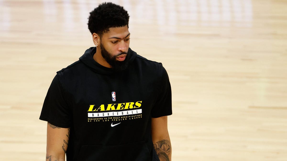 The Lakers need to sit Anthony Davis in Game 6