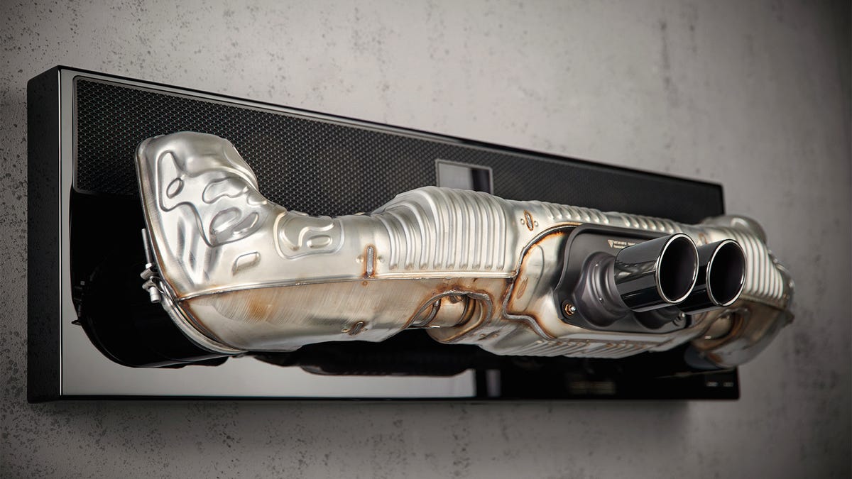 Porsche puso el escape de un auto deportivo en una barra de sonido