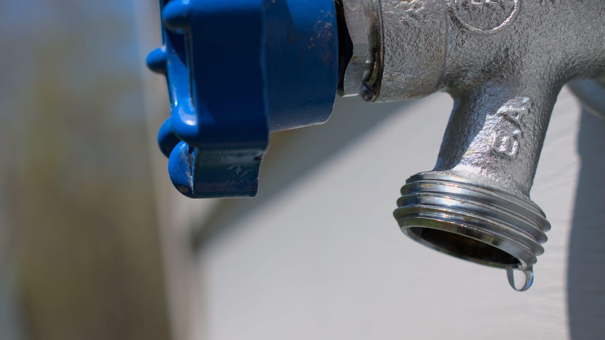 How to Raise the Water Pressure in Your Outdoor Spigot