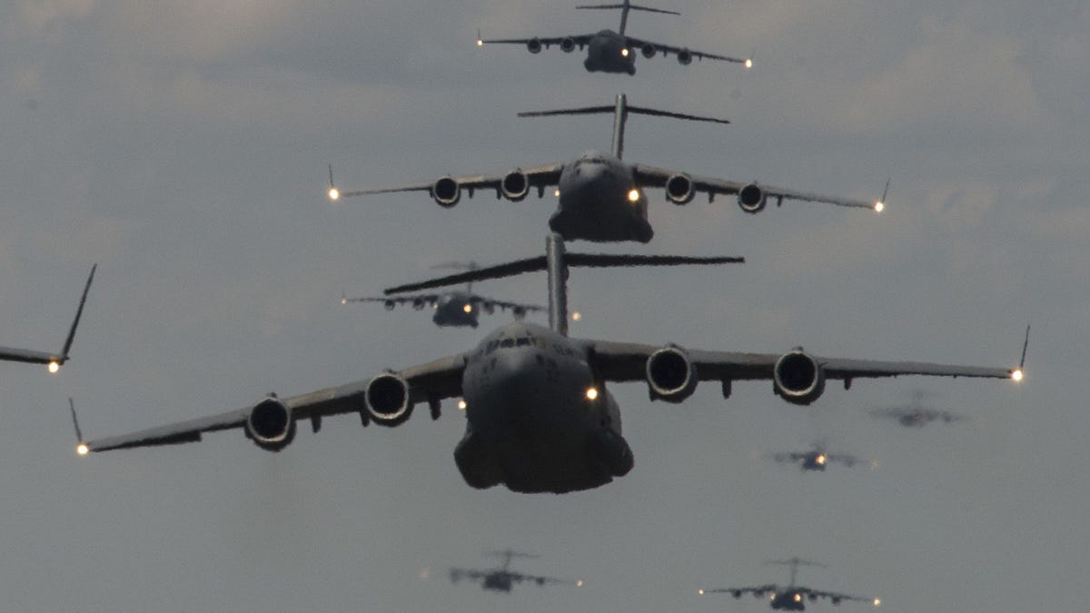 Una Formacion Inusual Nueve Enormes C 17 Globemaster En Pleno Vuelo