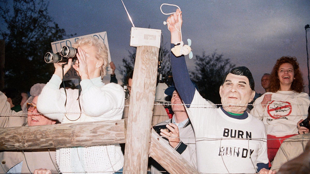 The Day A Serial Killer Died A Morbidly Festive Atmosphere Reigned