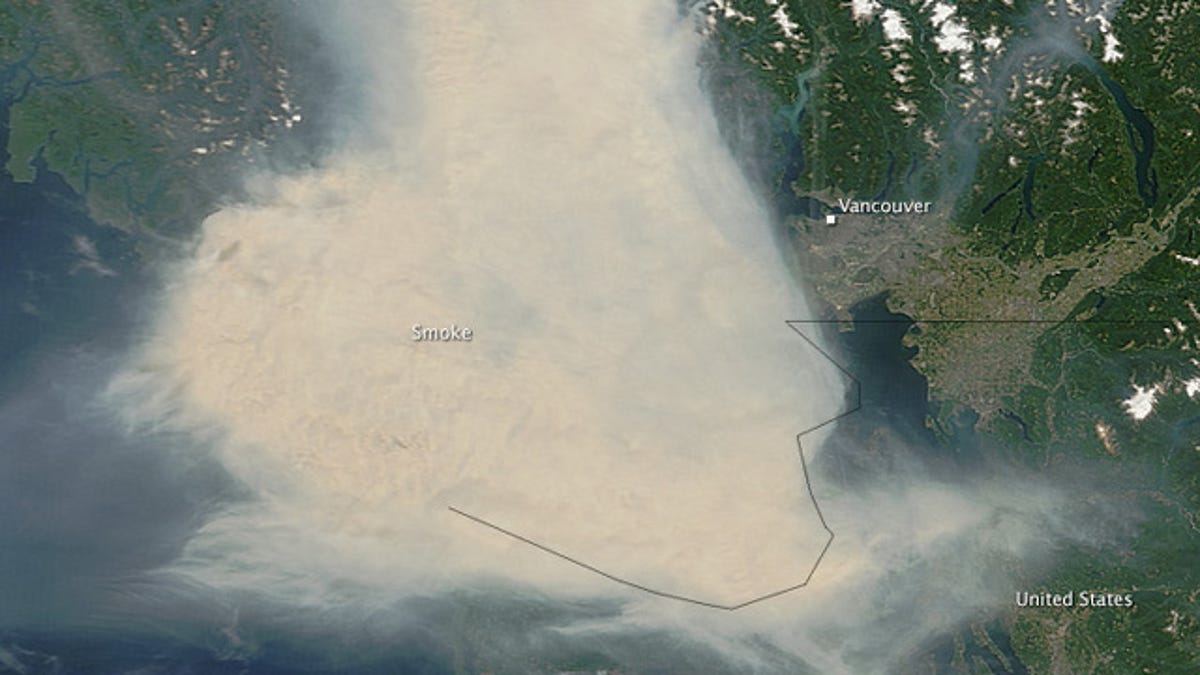 This Massive Plume Of Smoke Puts Canadas Wildfires Into Perspective 5379