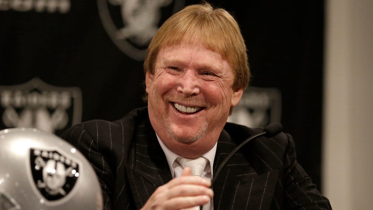 Mark Davis Travels 500 Fucking Miles To Look Like That